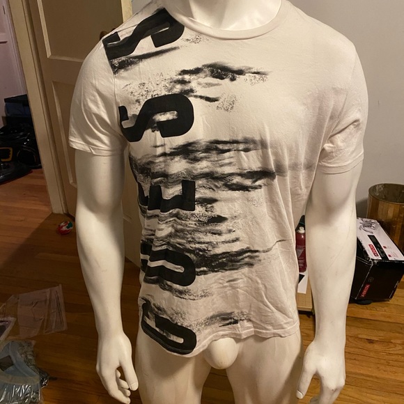 ⚡️Guess Mens fitted Graphic TSHIRT - Picture 3 of 7